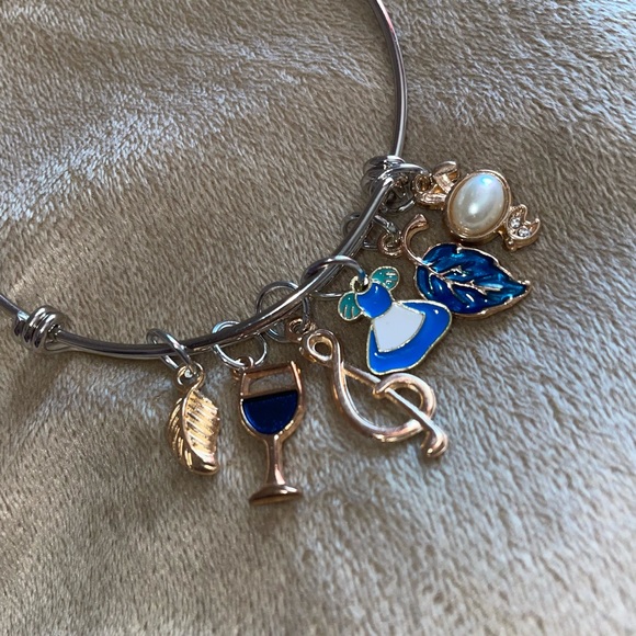 Cinder - Picture 3 of 4